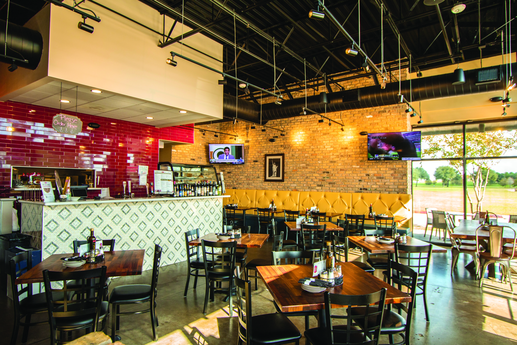 Russo's New York Pizzeria Bridgeland dining room interior